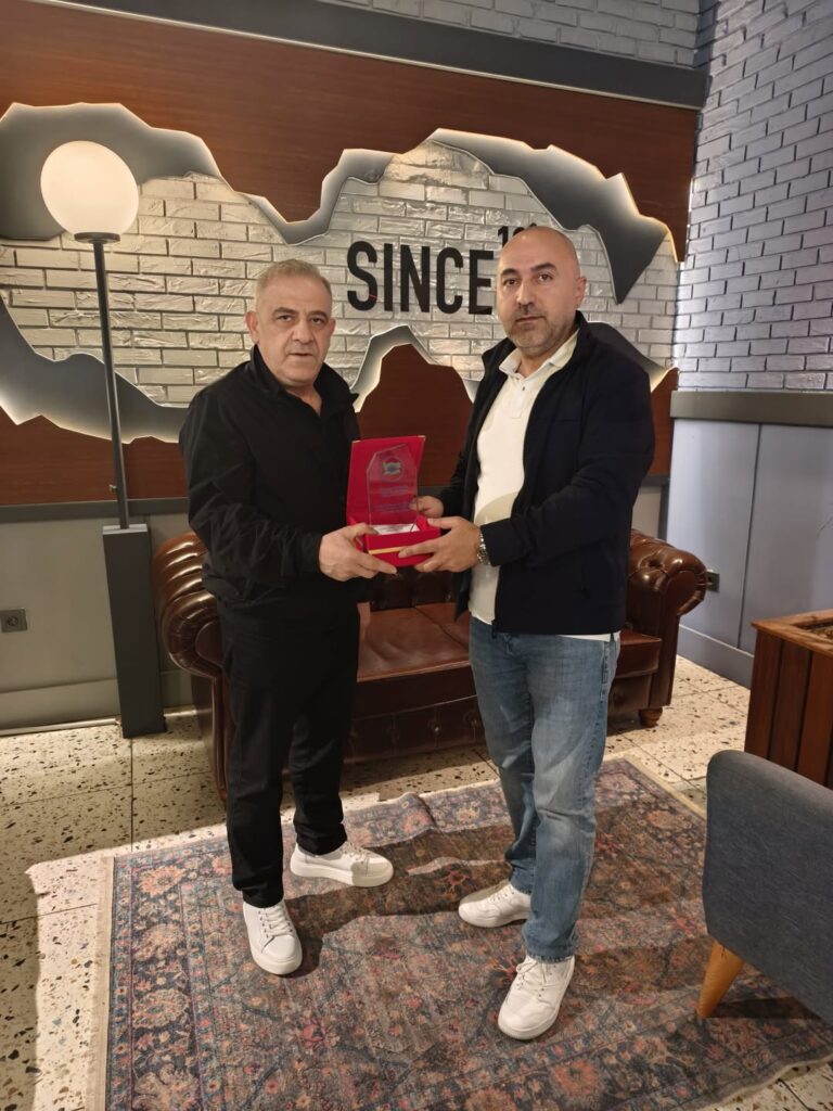 Atatürk Orman Çiftliği Türkiye Distribütörü Sayın Turgay Bayram’a Plaket Takdim Ettik