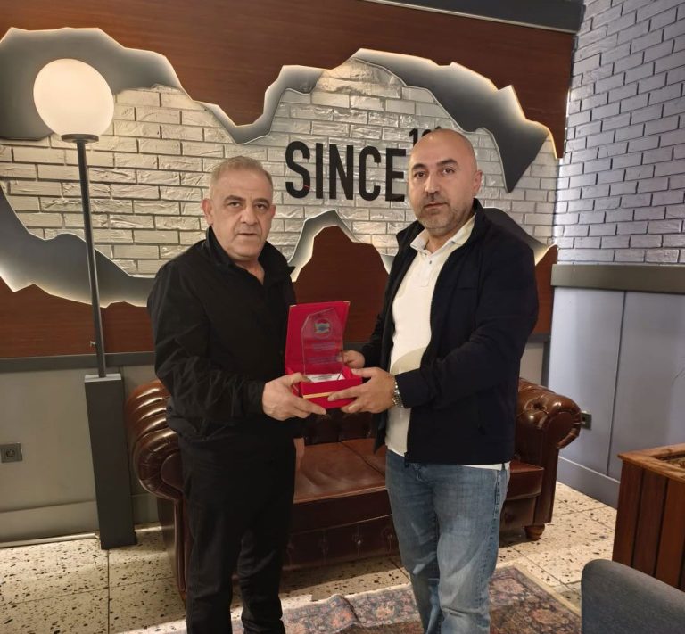 Atatürk Orman Çiftliği Türkiye Distribütörü Sayın Turgay Bayram’a Plaket Takdim Ettik