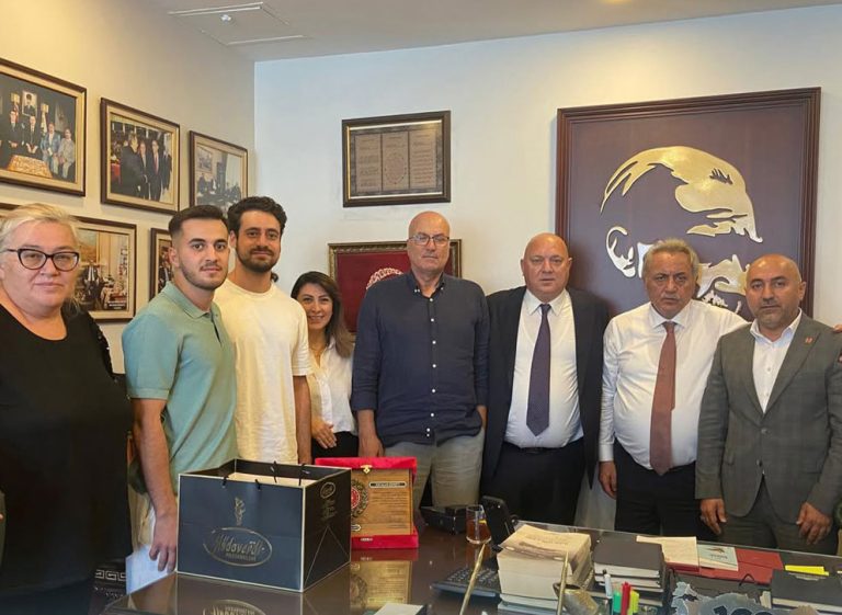 20, 21 ve 23. Dönem Ardahan Milletvekili Sayın Saffet Kaya’yı Çalışma Ofisinde Ziyaret Ettik